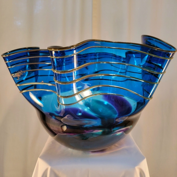 Scott & Laura Curry PNW Art Glass Blue/Gold Large Ruffled Handkerchief Bowl 2002 - Picture 4 of 10